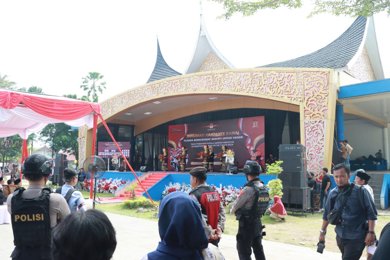 Polres Tanah Datar Lakukan Pengamanan Kegiatan Deklarasi Damai Pilkada Serentak 2024 Kabupaten Tanah Datar