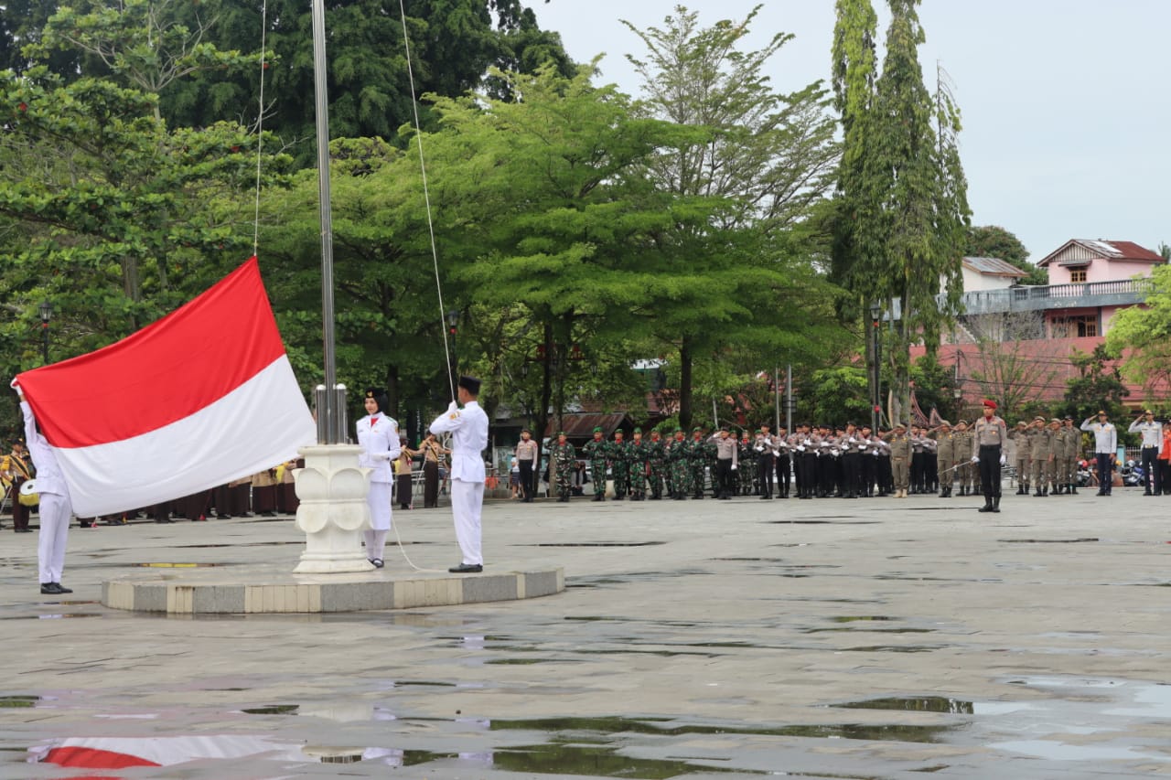 Pemerintah Daerah Kabupaten Tanah Datar Peringati Hari Pahlawan 2024 di Lapangan Cindua Mato Batusangkar, Polres Tanah Datar Sebagai Pelaksana Upacara