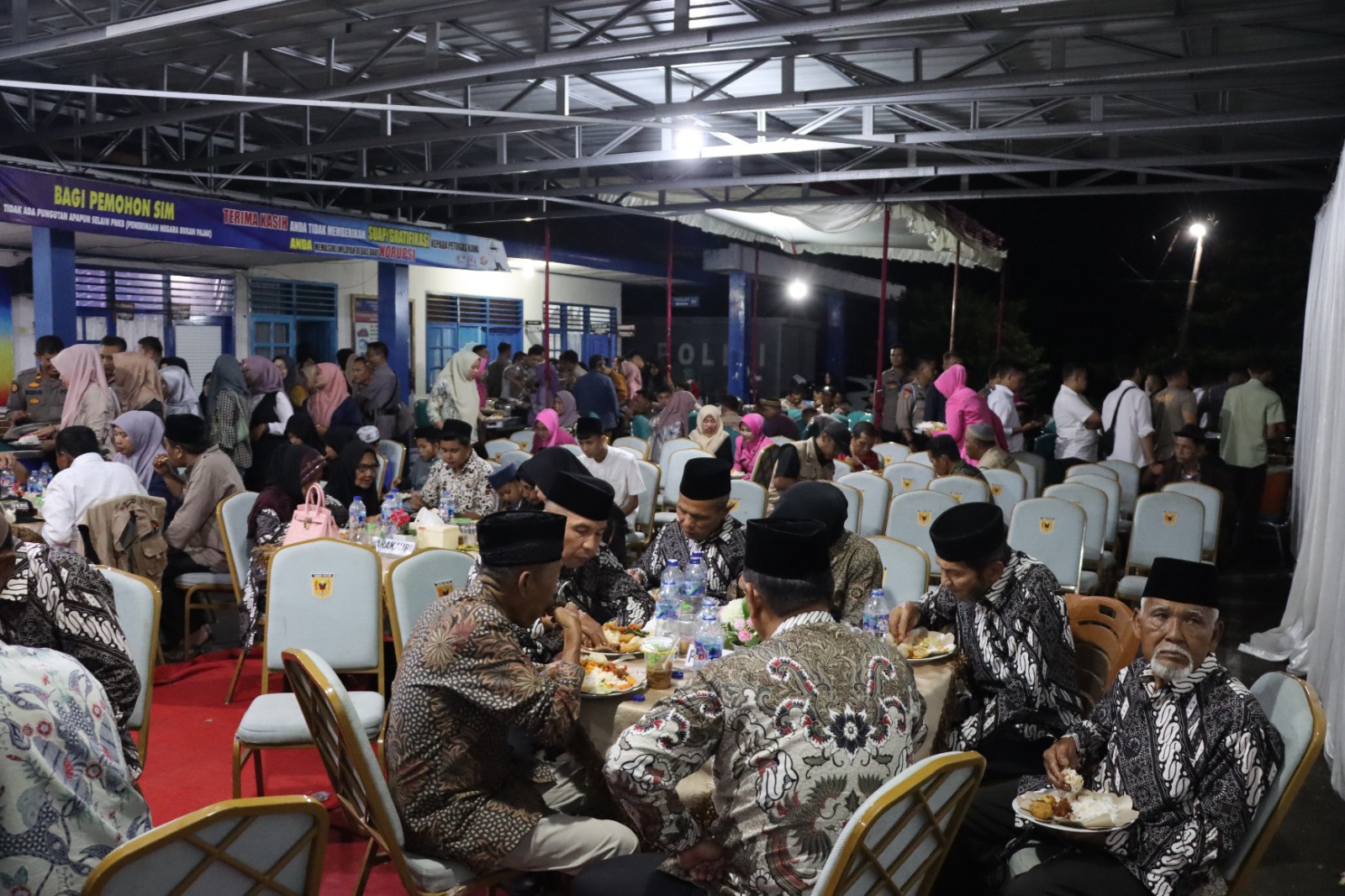 “Buka Bersama”, Keluarga Besar Polres Tanah Datar undang Bhayangkari, Purnawirawan, Warakauri dan Rekan Media